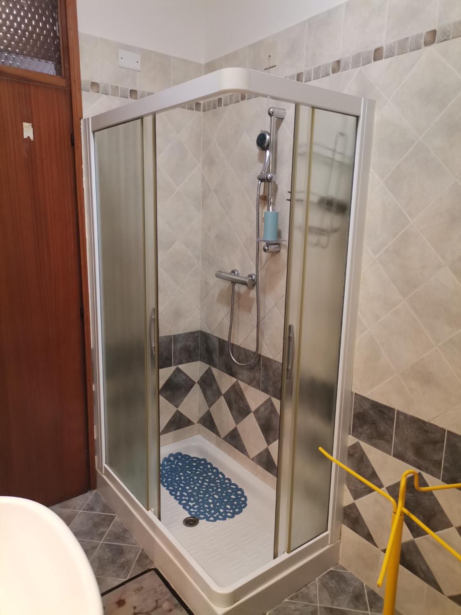 Ampia Camera Con Balcone Privato Pordenone Luaran gambar