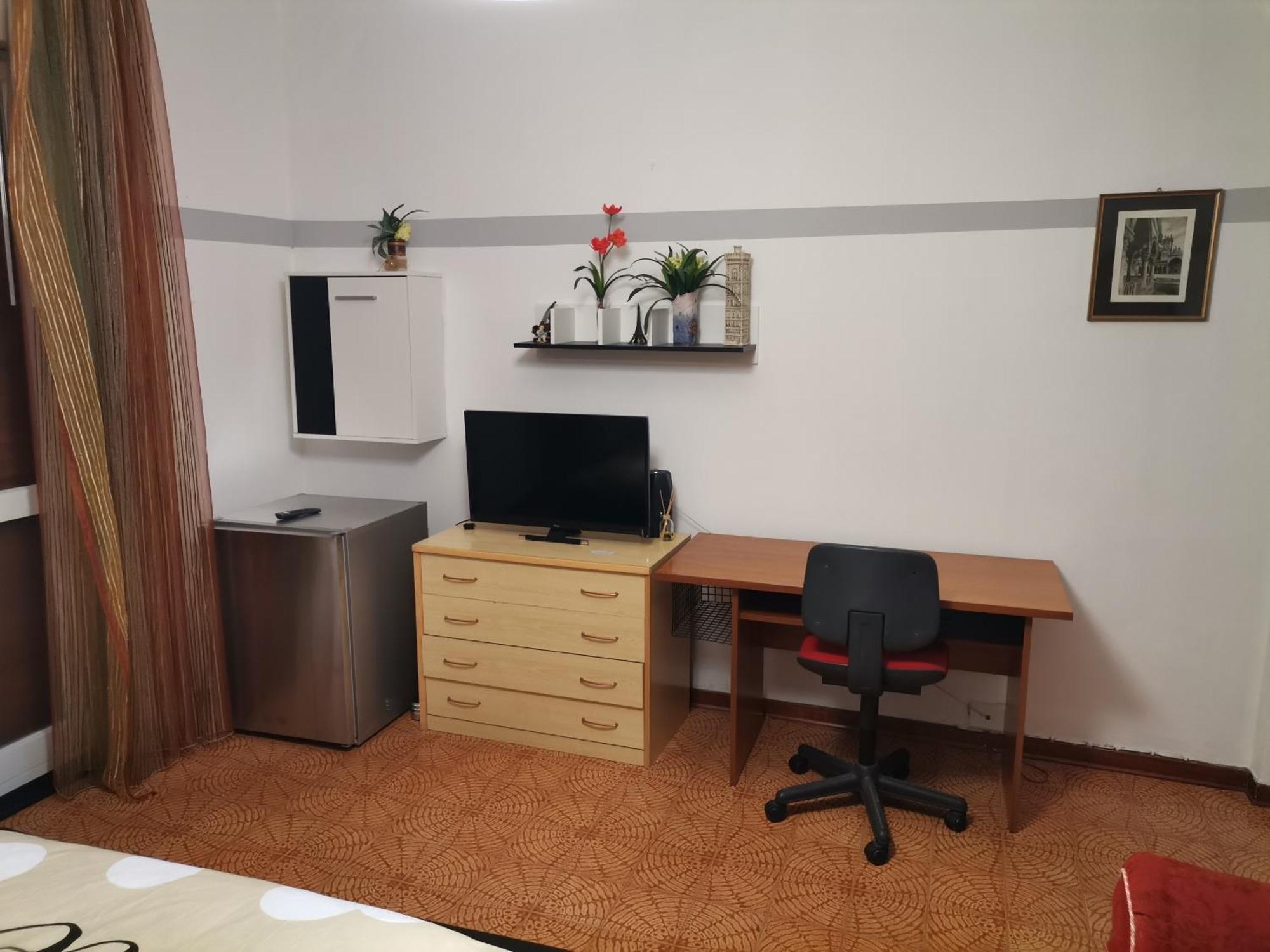 Ampia Camera Con Balcone Privato Pordenone Luaran gambar