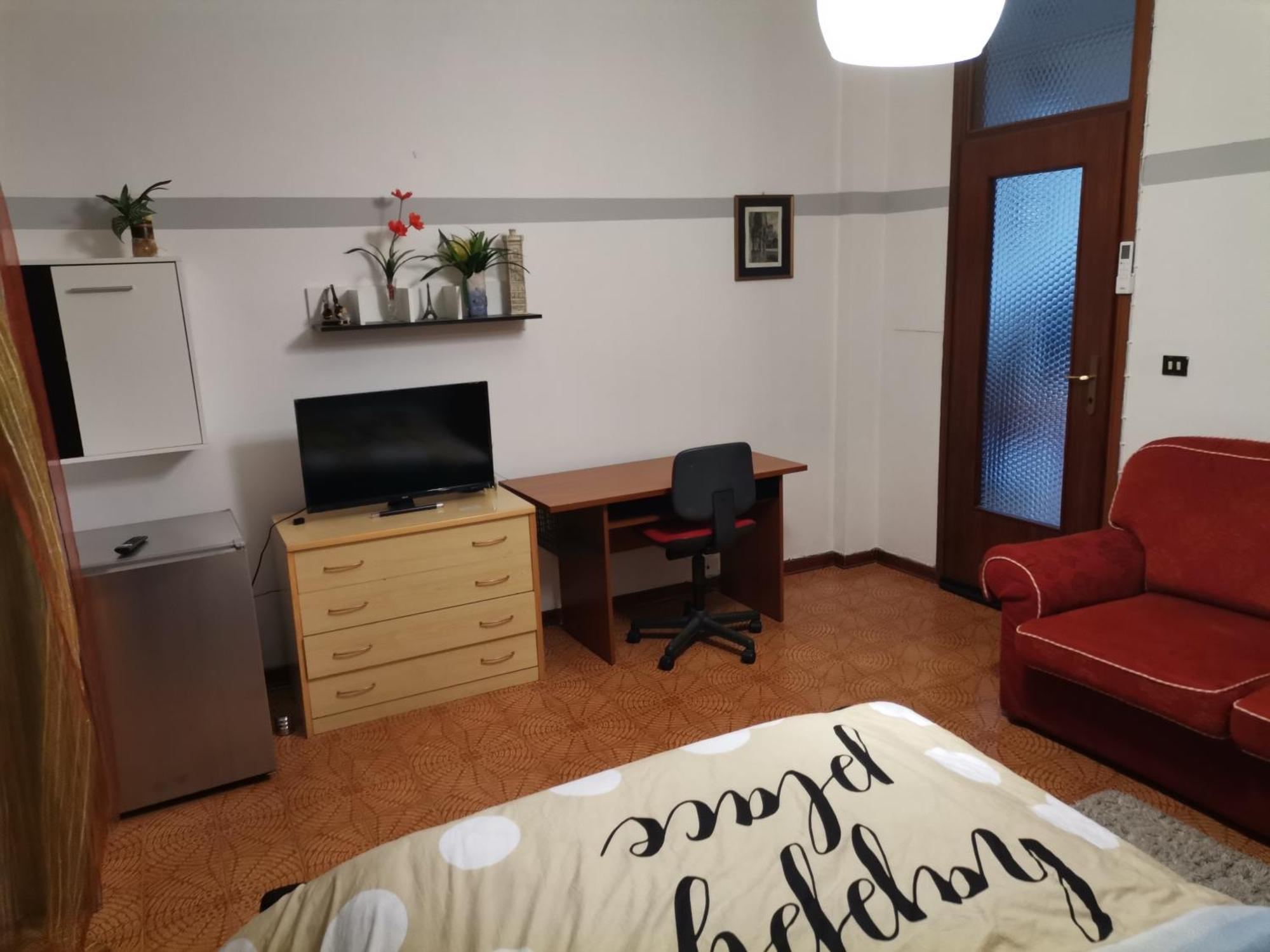 Ampia Camera Con Balcone Privato Pordenone Luaran gambar